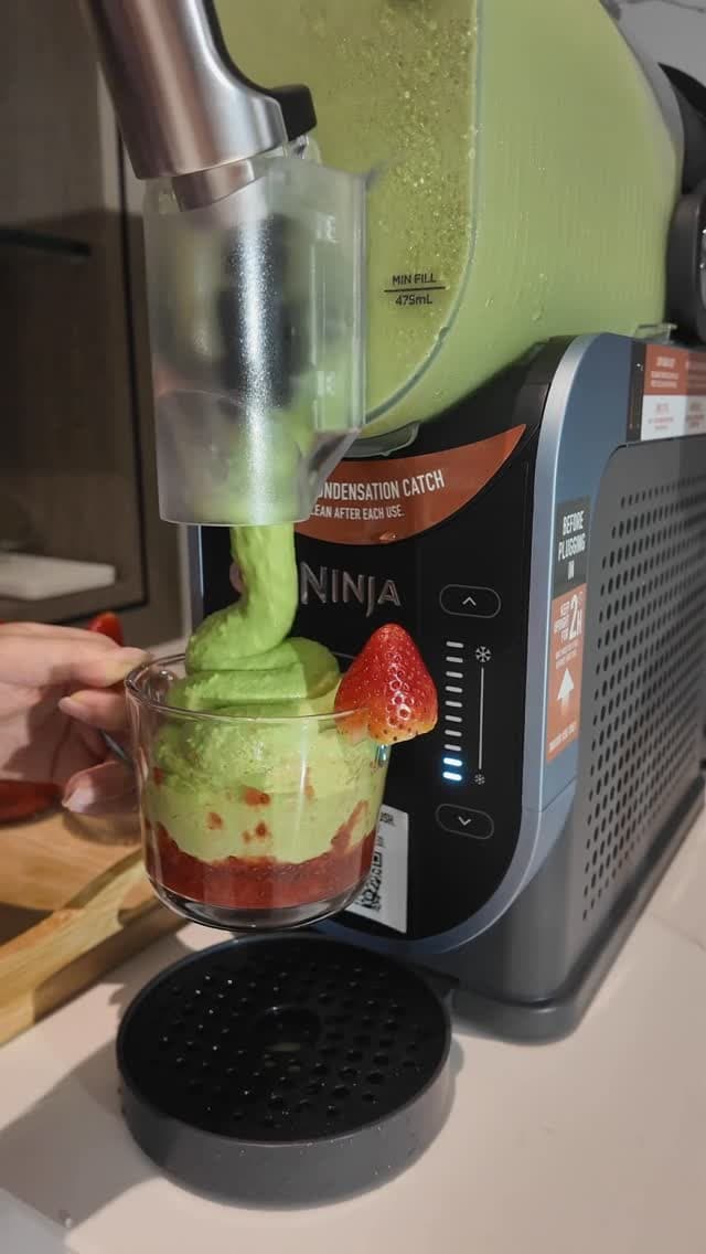 Matcha Strawberry Slushi